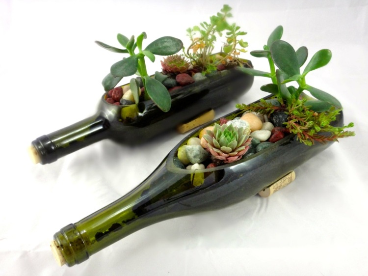 vinflaska idé blomkruka succulenter småsten korkar