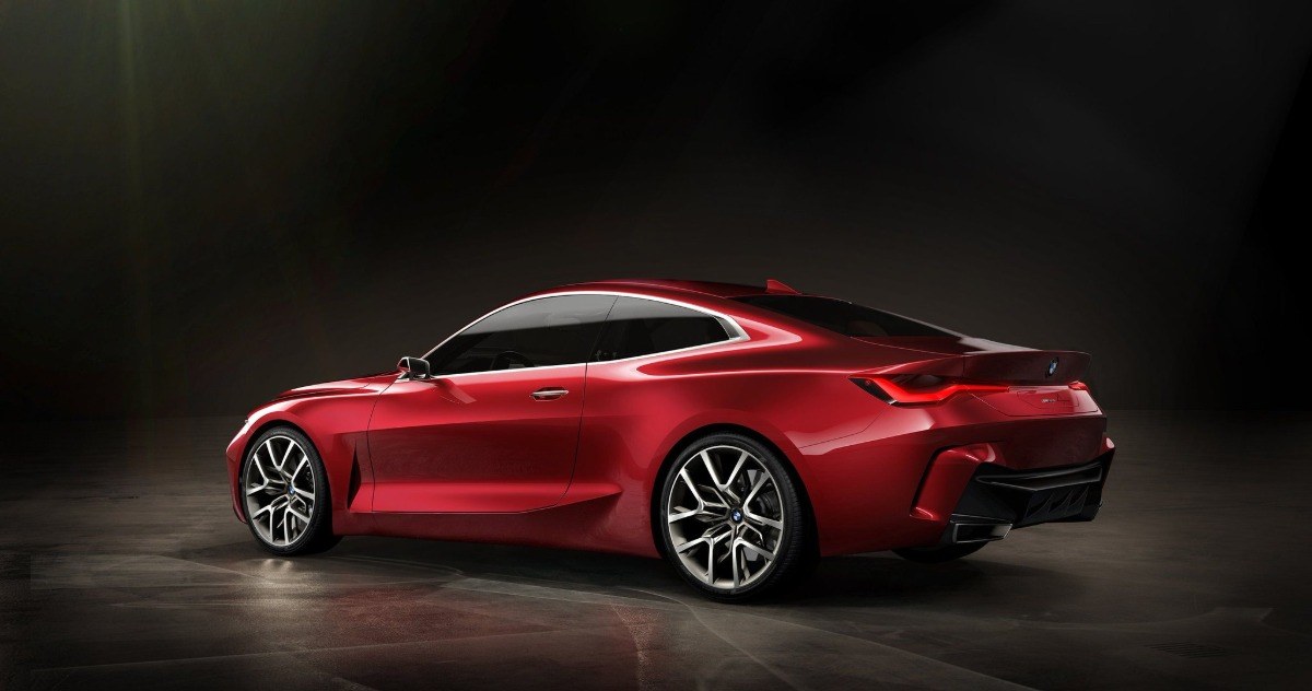 sidovy av nya coupe bmw concept 4 i rött