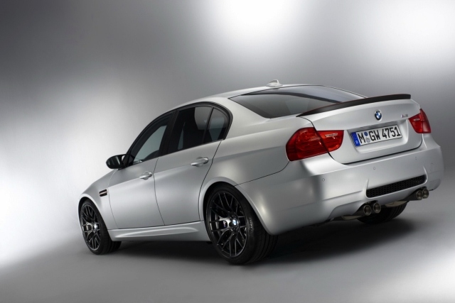BMW-M3-bak-E90-strålkastare