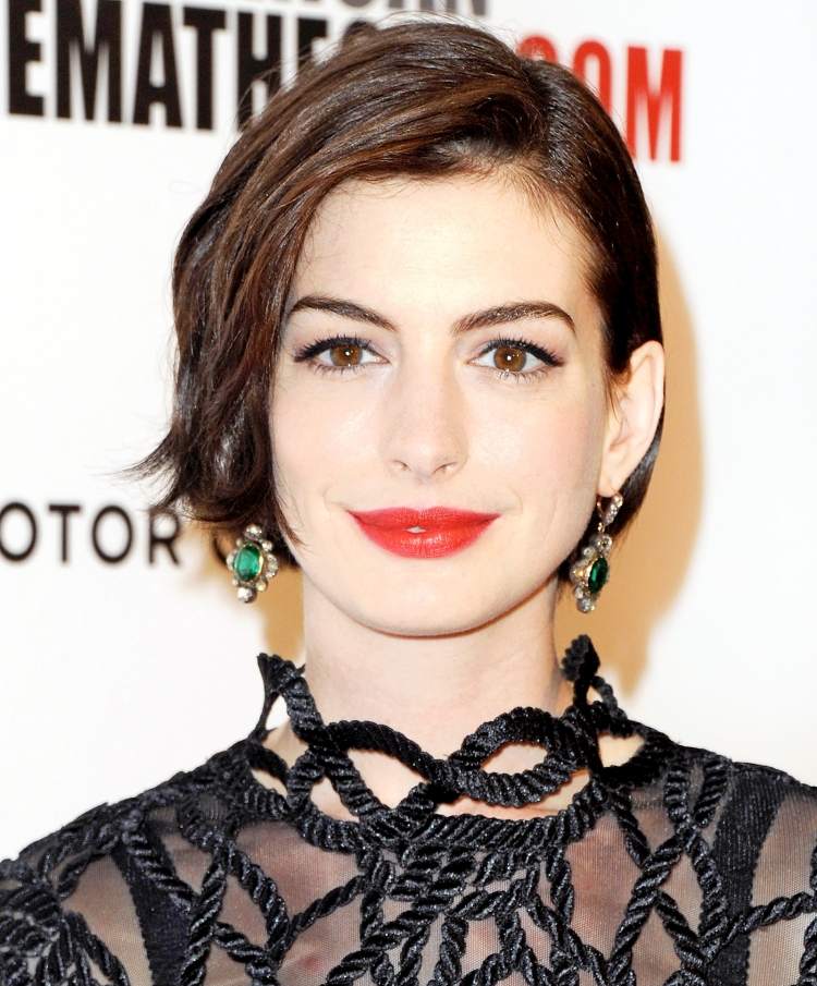 bob-frisyrer-2015-kort-bob-anne-hathaway-sida avsked