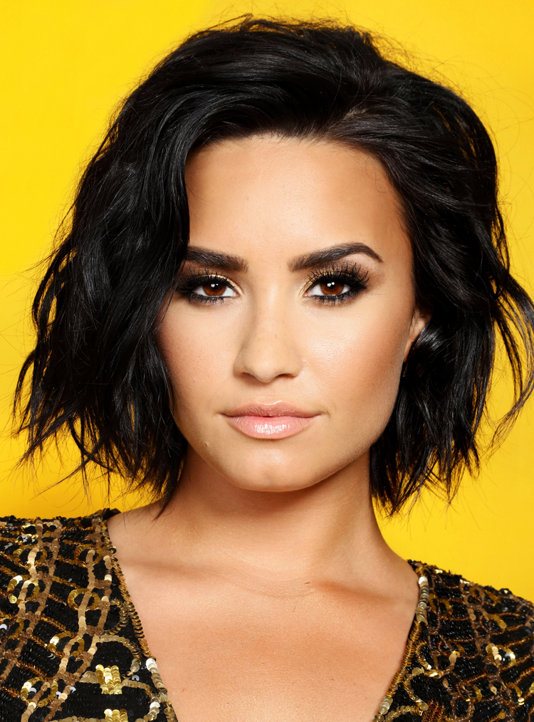 Demi Lovato Bob 2018 fransad haklång textur