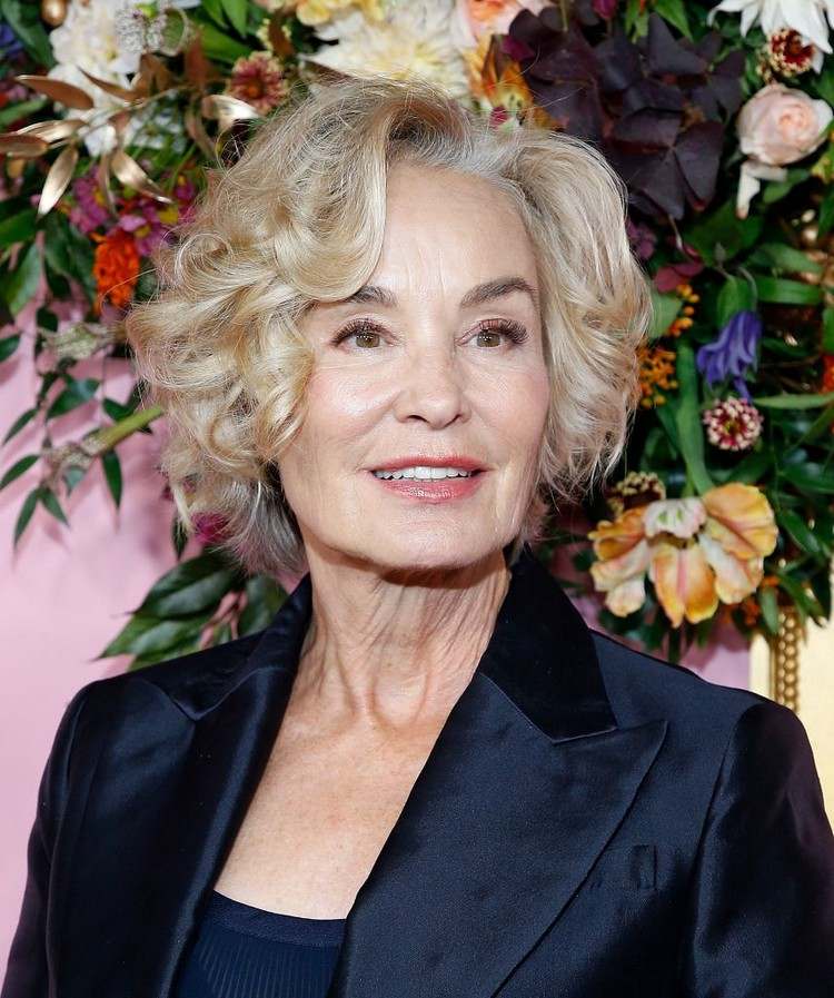 Jessica Lange lockig bob med lockig lugg