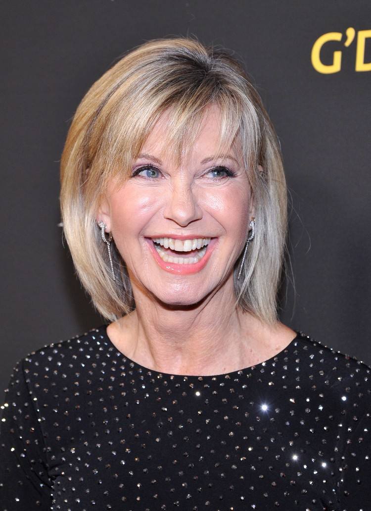 Olivia Newton-John frisyr för kvinnor över 50 axellång bob med lugg