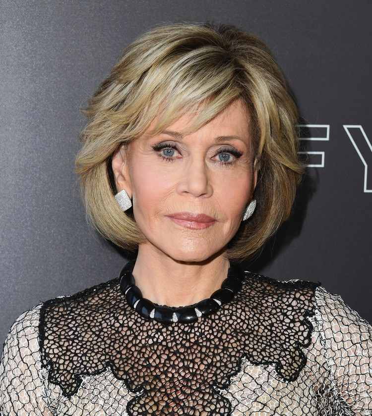 Jane Fonda stegrad bob med lugg för kvinnor över 60 år