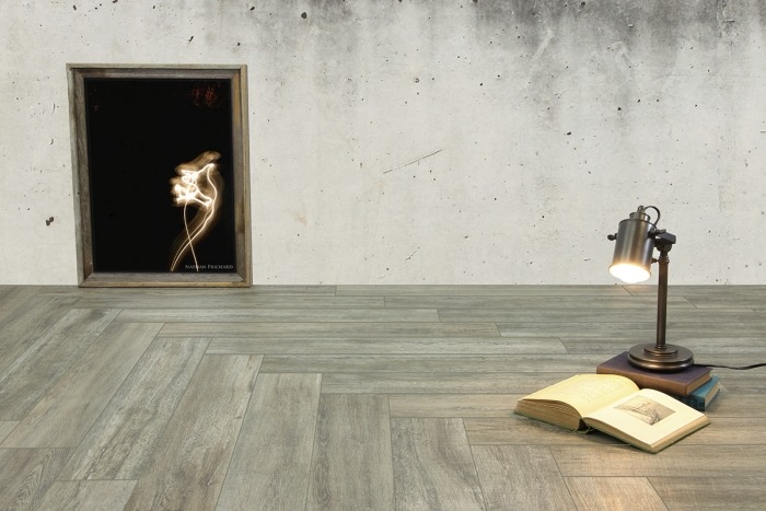 Golvplattor-modernt-trä-reproduktion-lättskött-golv-vardagsrum