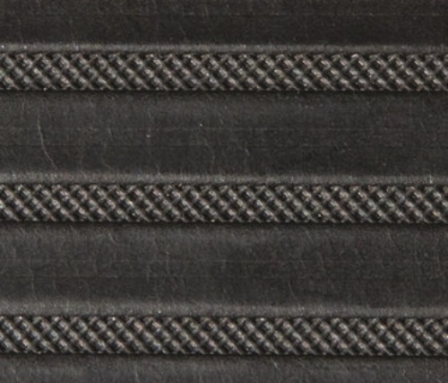 golvbeläggning gjord av läder från alphenberg ränder svart