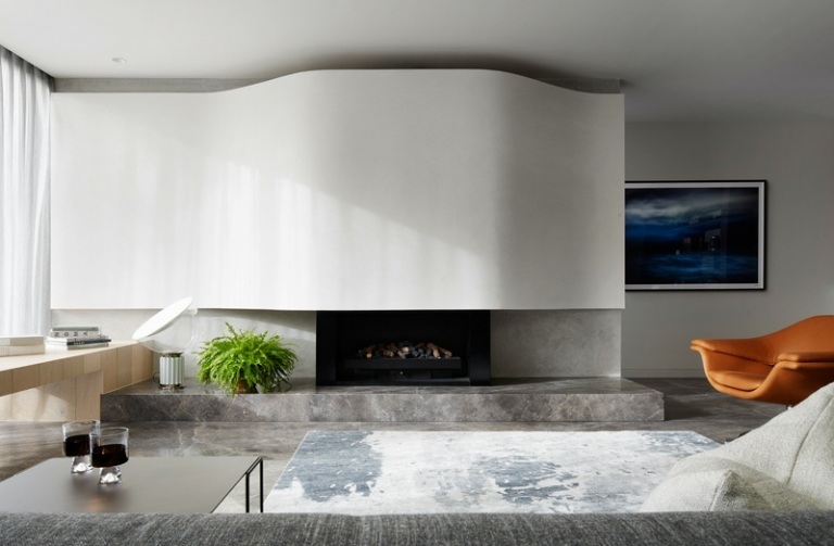marmor och trägolv accent vägg välvda öppen spis design