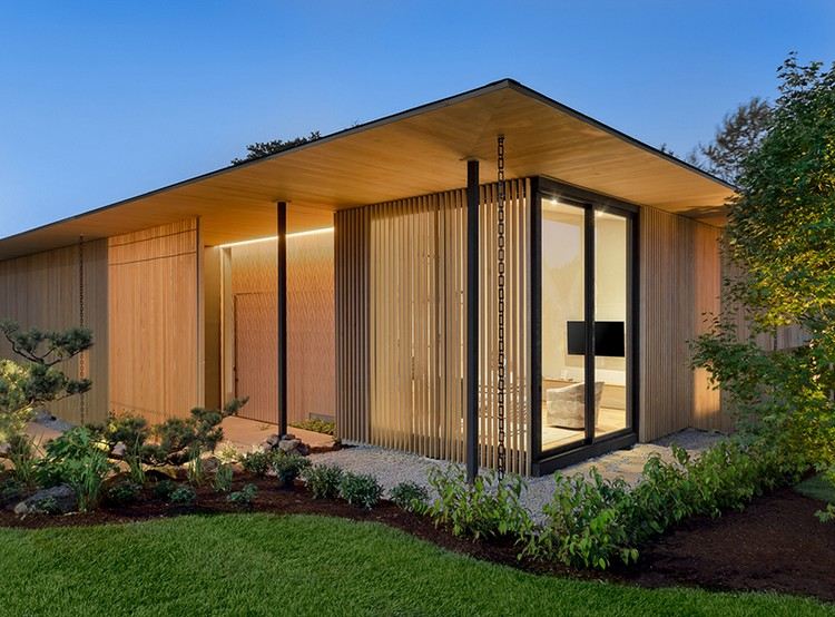 golv till tak-fönster-hus-naturmaterial-trä