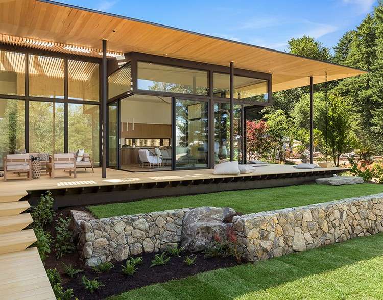 golv till tak-fönster-tak överhäng-trä-utsikt-trädgård-gräsmatta