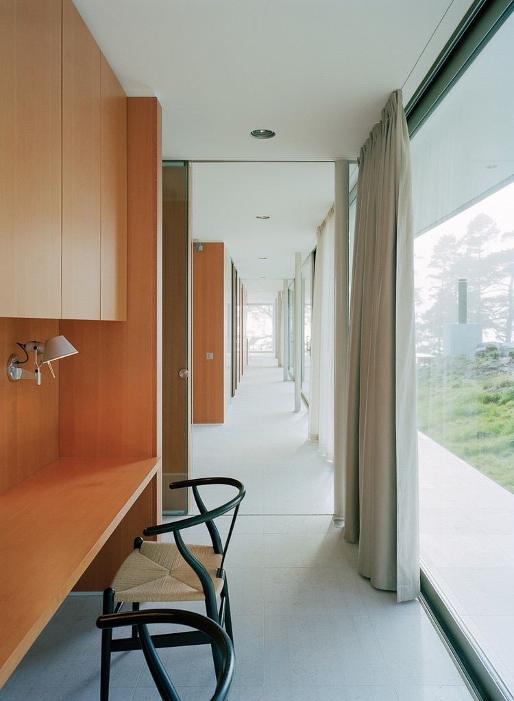 villa fönster från golv till tak fönster gardiner korridor hemmakontor