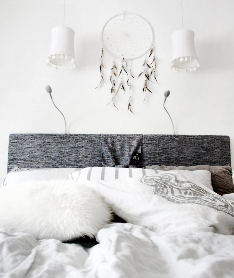 bohemisk stil-sovrum-vit-grå-drömfångare-hängande-lampor-nattlampor-sänggavel-kuddar-päls-mjuk