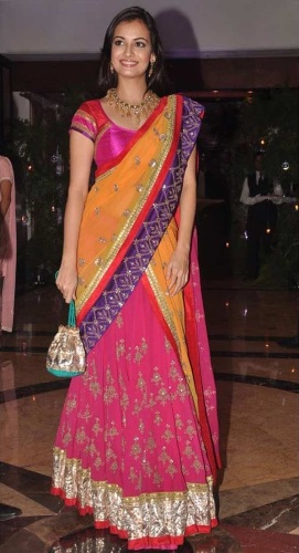 Värikäs raskas kirjailtu Bollywood Saree