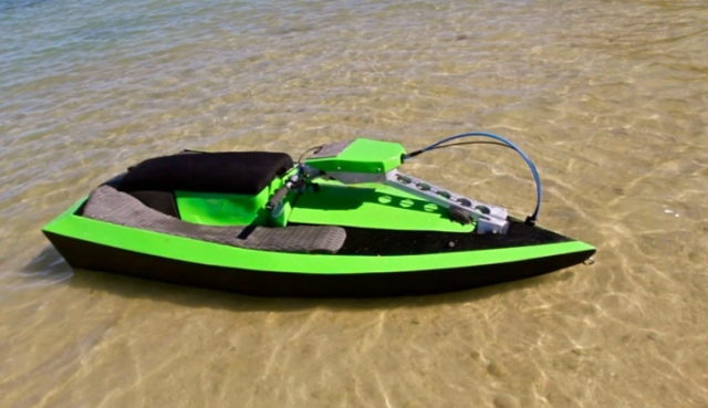 bomboard-astrand-jetski-grönt-vatten-nytt