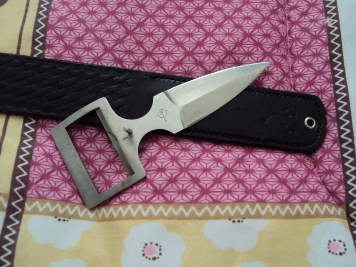 bowen bälte kniv läder design modernt praktiskt spänne