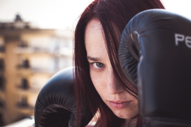 Boxning för kvinnor tipsar boxhandskar
