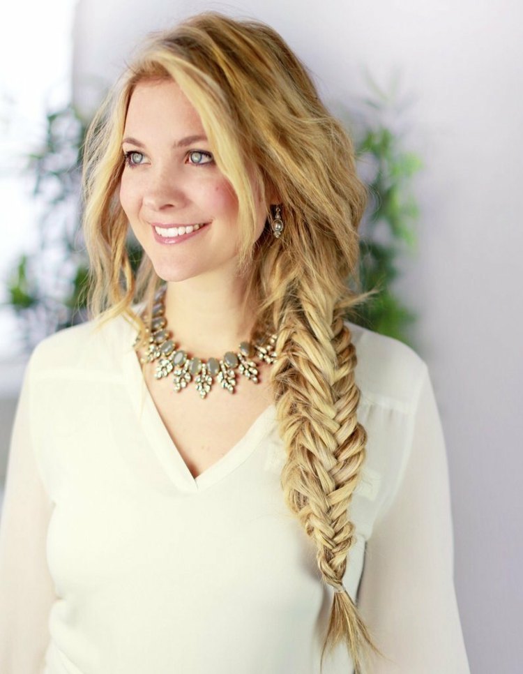 brud-frisyr-med-pigtail-fishgrass-dubbel-styling-idé-bröllop