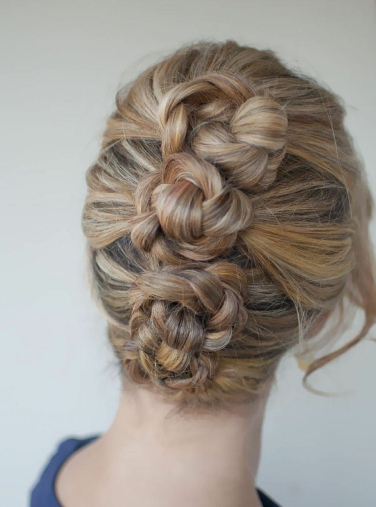 brud-frisyr-med-fläta-tre-bulle-twist-updo-damer