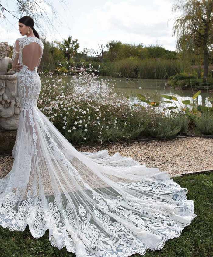 bröllopsklänning design tåg drömlik genomskinlig rygglös spets