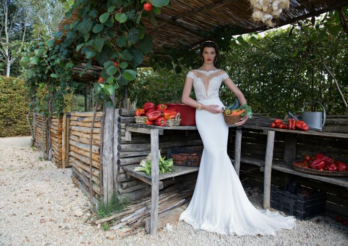 modedesign berta bröllopsklänningar romantisk naken look