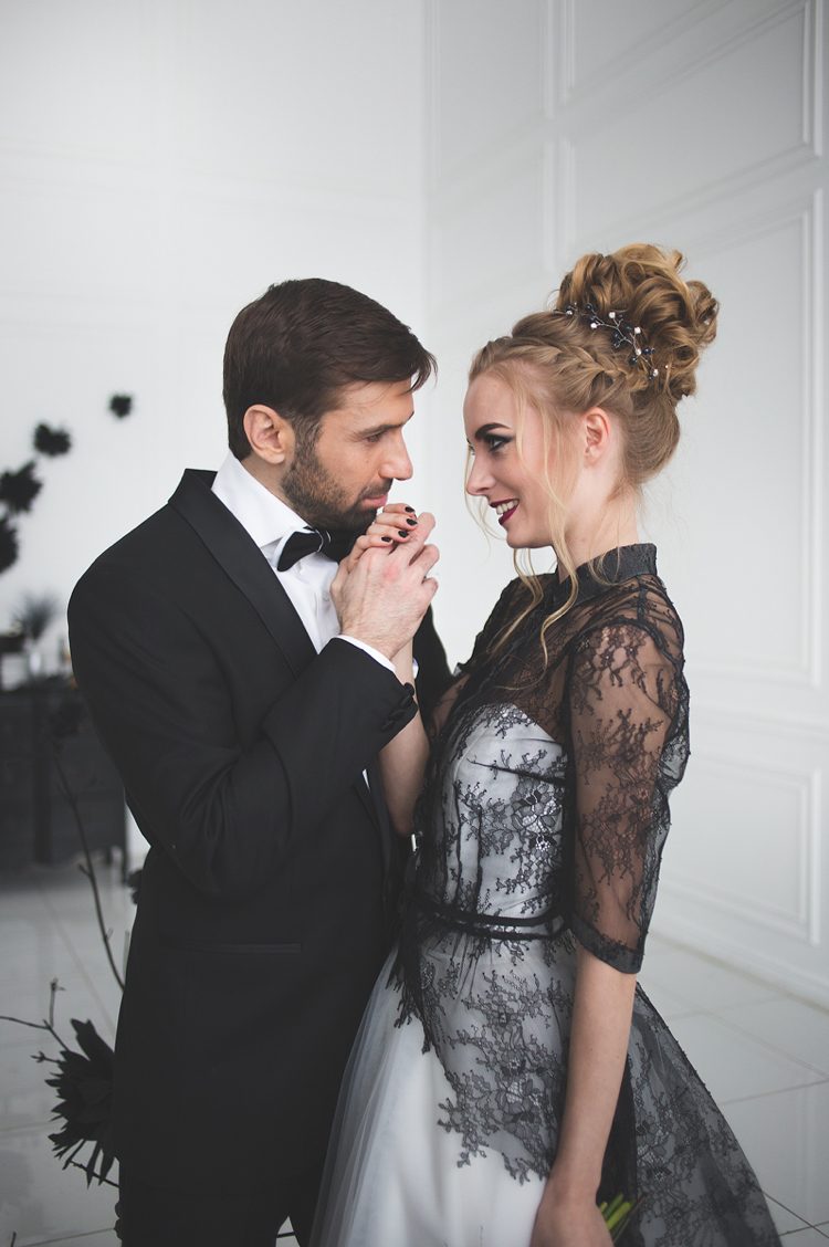 bröllopsklänning-svart-extravagant-bröllop-mode-spets-två-färg-elegant