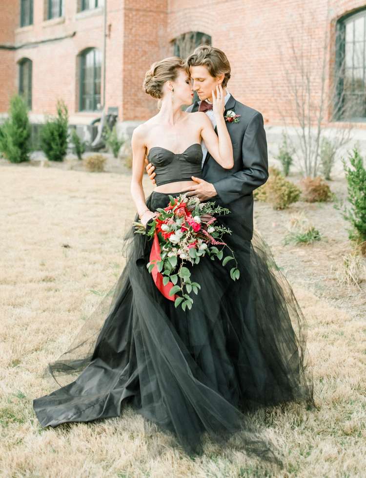 bröllopsklänning-svart-extravagant-bröllop-mode-två-del-bustier