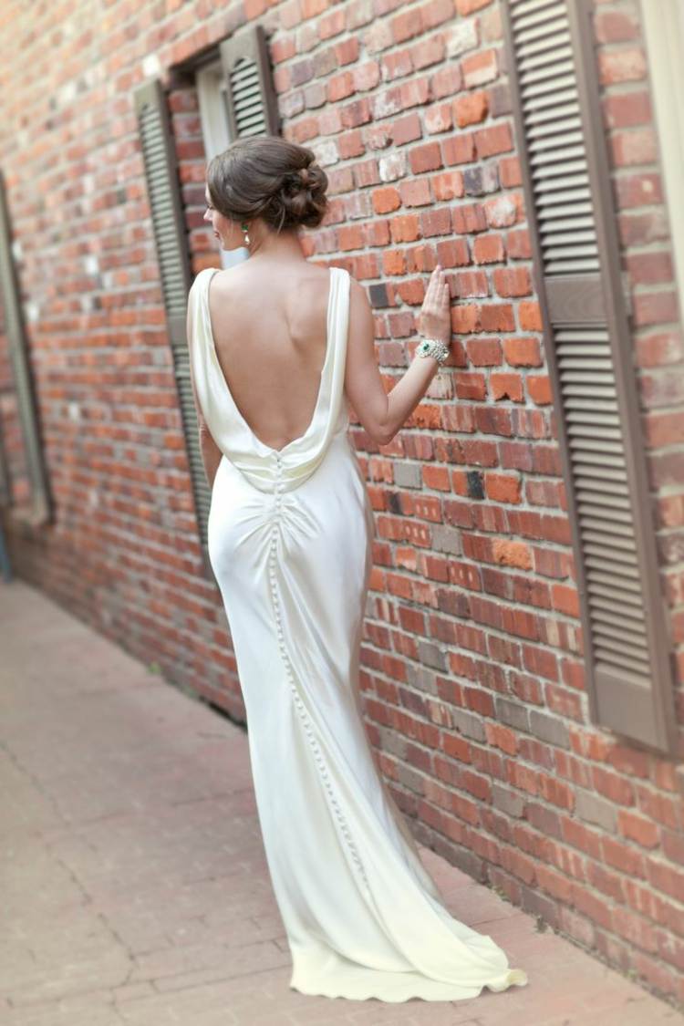 draperad rygg detalj tyg bröllopsklänning idé elegant design