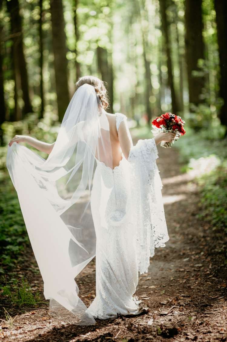 Bröllopsklänning rygglös vintage lång slöja spets