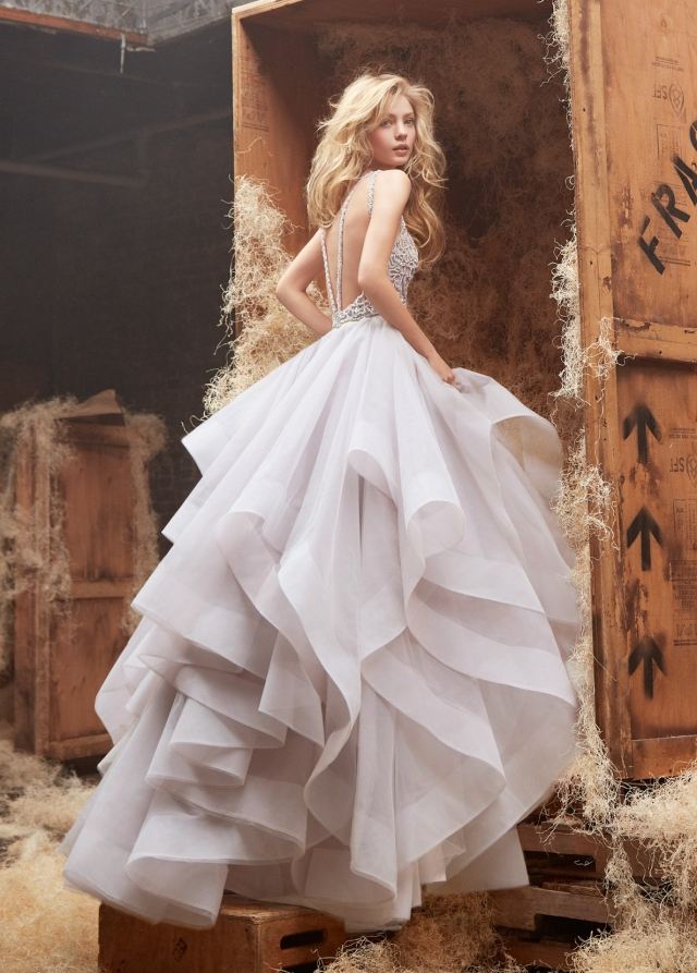 hayley paige-designer-bröllopsklänning-lång-tyll-krusiduller-dubbade-alabaster-kristaller