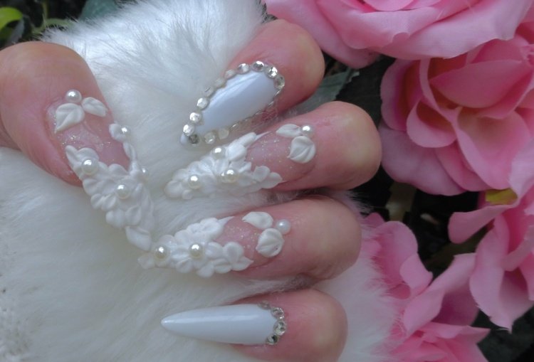 brud naglar-design-akryl-nagel-modellering-nagel-form-spetsade-vita-pärla-strass-blomma-rosor