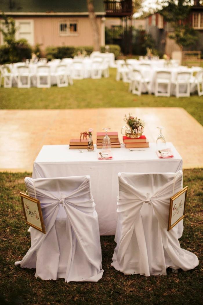 dekorationer bröllop vita brudpar bord bord tyger stolar