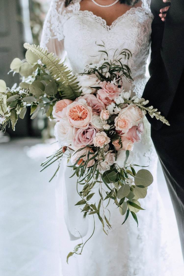 brudbukett vintage grädde skumma rosa pioner