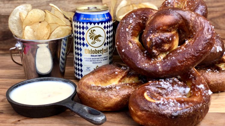 oktoberfest fira fest ordna bord ordna recept kringlor chips öl kan doppa