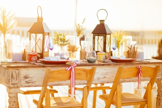 Trädgårdsdekoration-bord-bröllop-vid-havet
