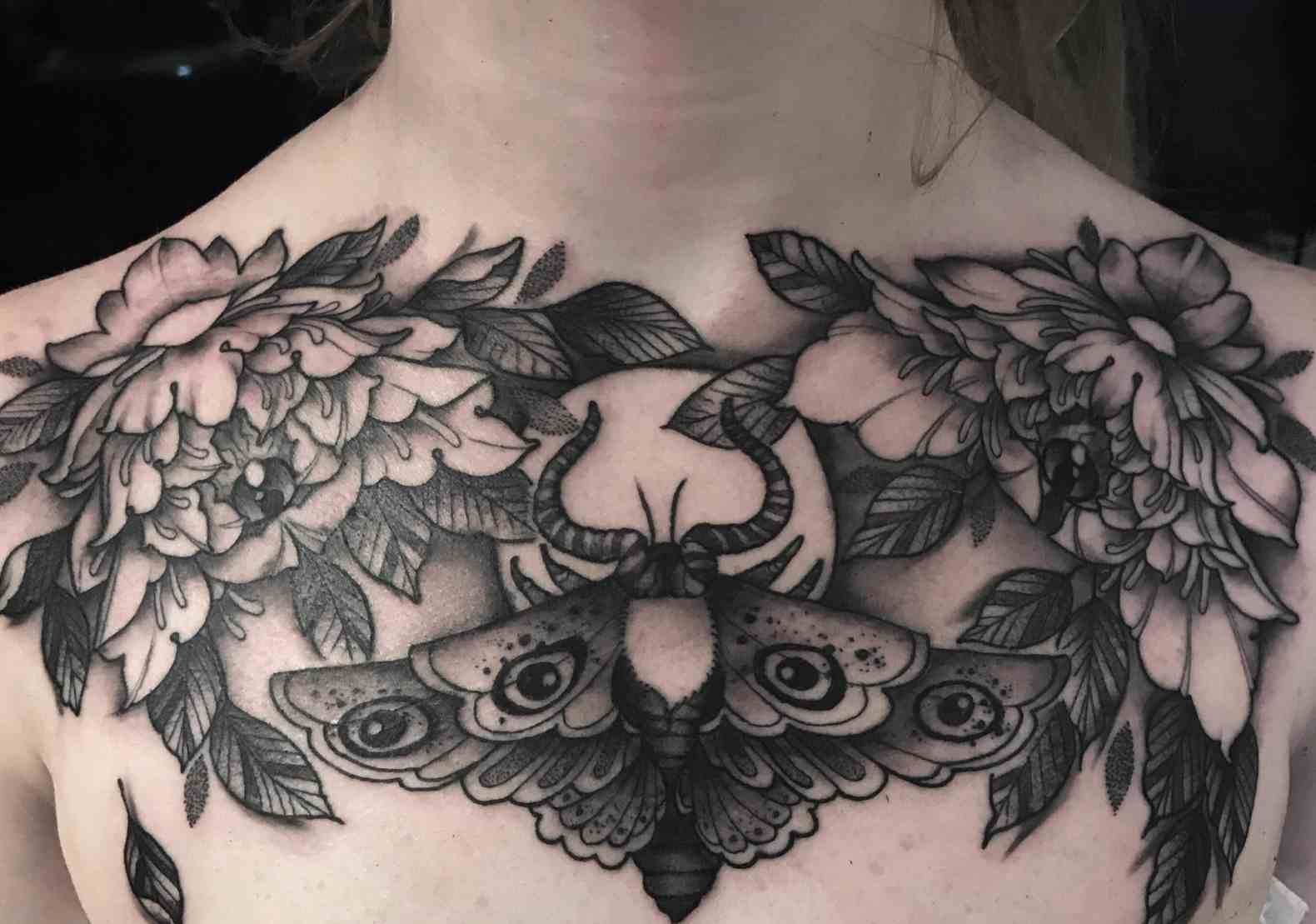 Moth Tattoo Betydelse Tattoo Motive For Women Blommor