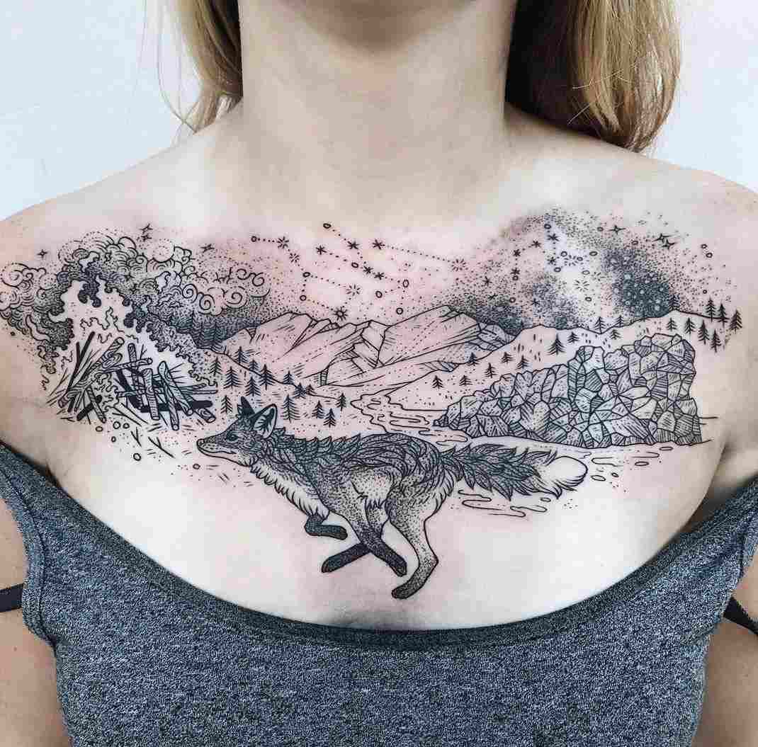 Brösttatuering för kvinnor mallar berg tatuering design