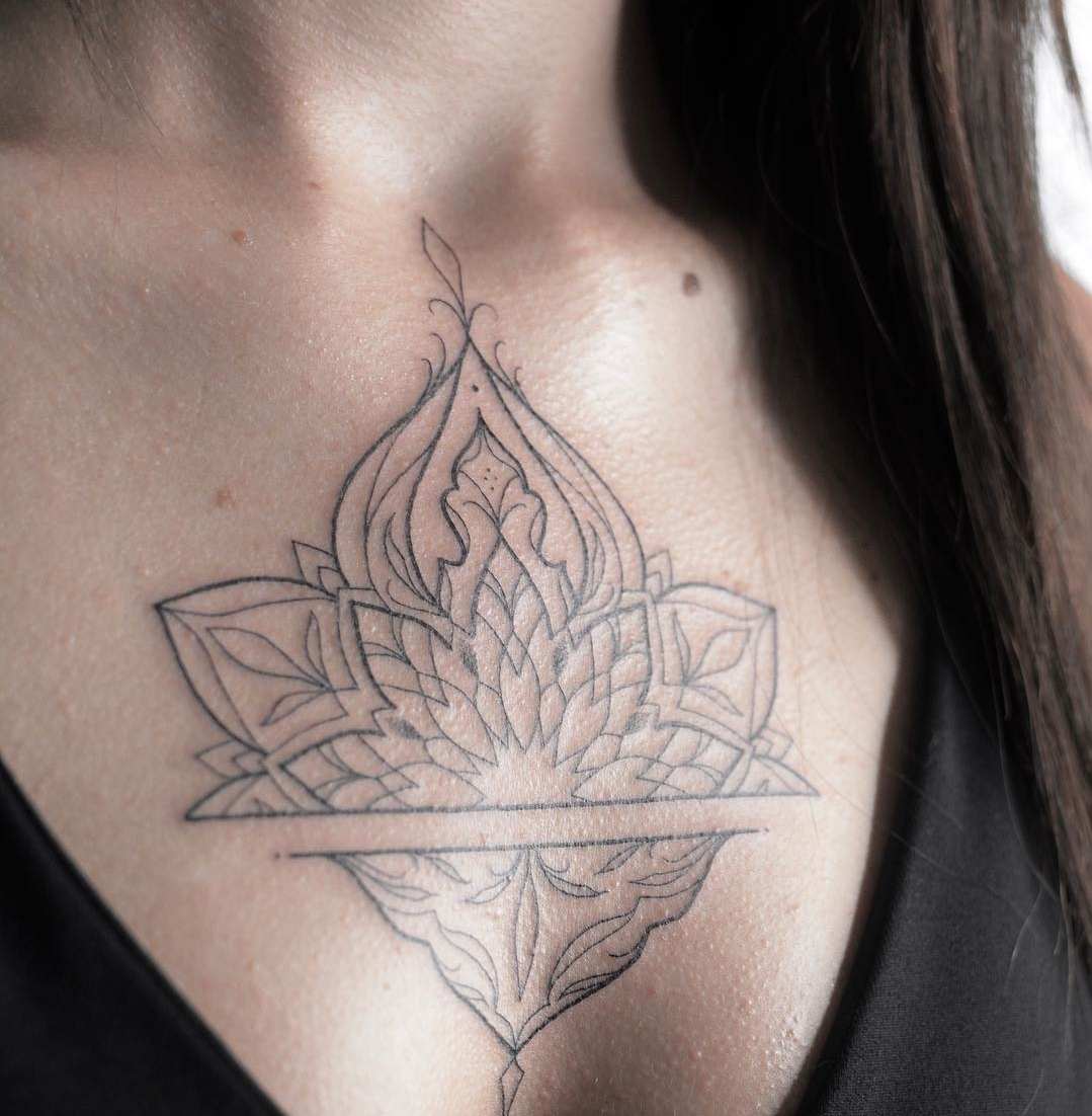 Lotusblomma mandala tatuering designidéer små tatueringsmotiv för kvinnor
