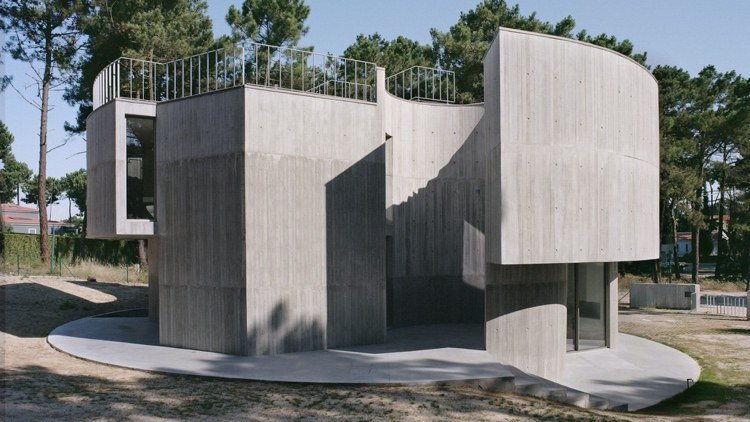 Takbassäng bygga enfamiljshus av betong