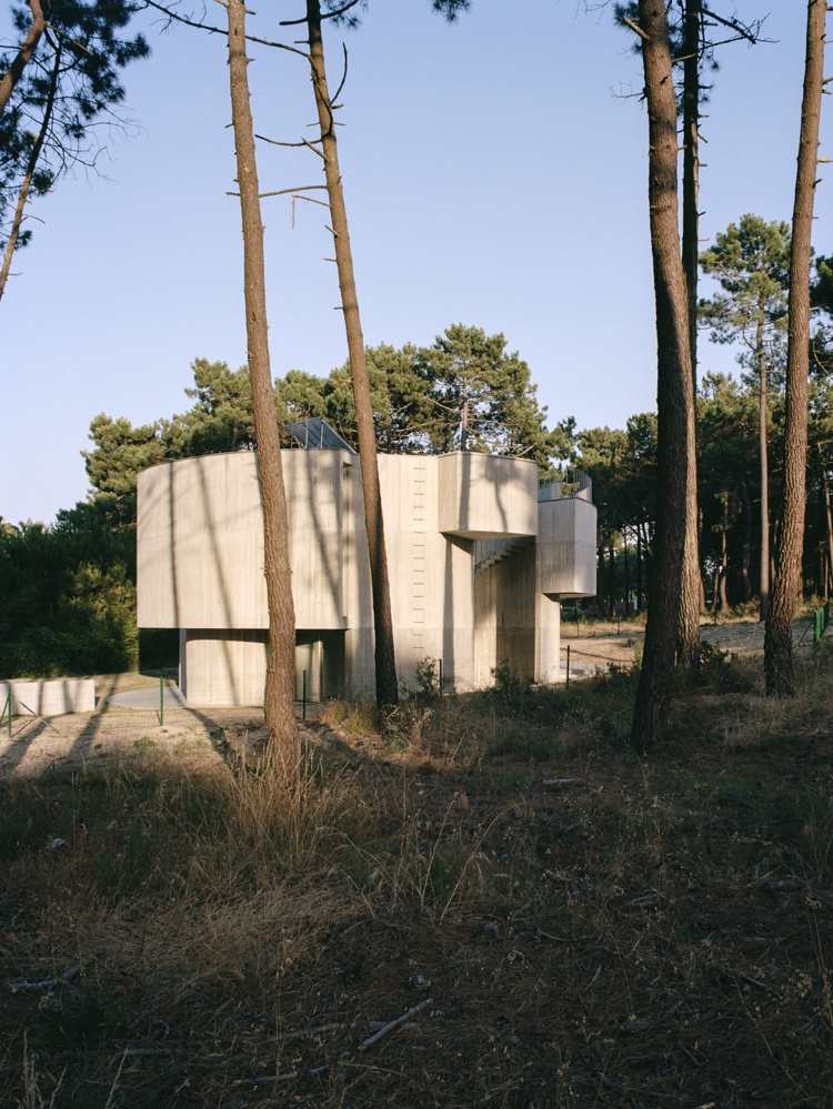 Brutalistisk konstruktion i Portugal modern arkitektur