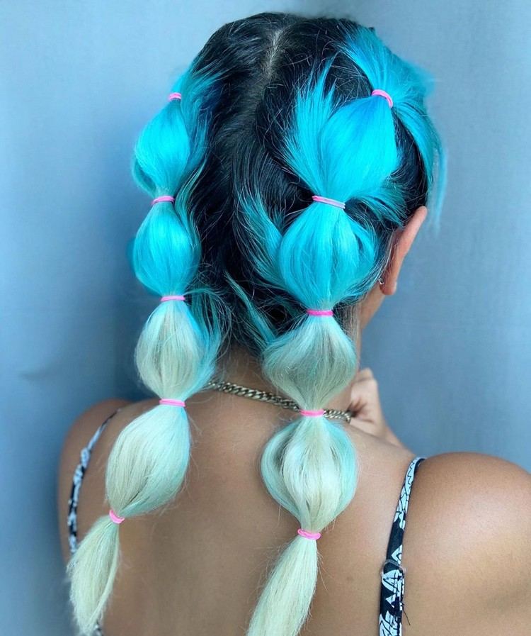 Blått hår i ombre look bubbla flätor frisyr instruktioner