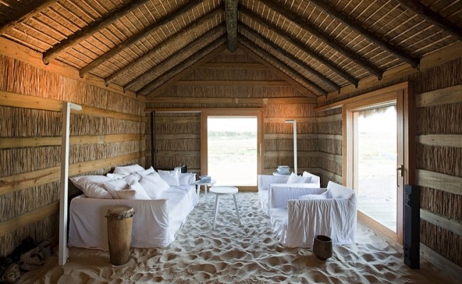 Sommarhus vardagsrum-fin sandmatta Portugal skyddat område-Sado flodmynning