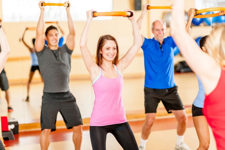 Pilates ring övningar övre kroppen träning plan för kvinnor