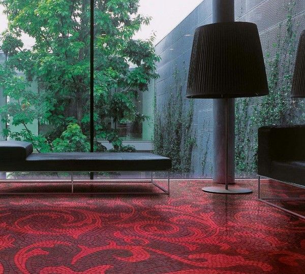rödgrå golvplattor vardagsrum