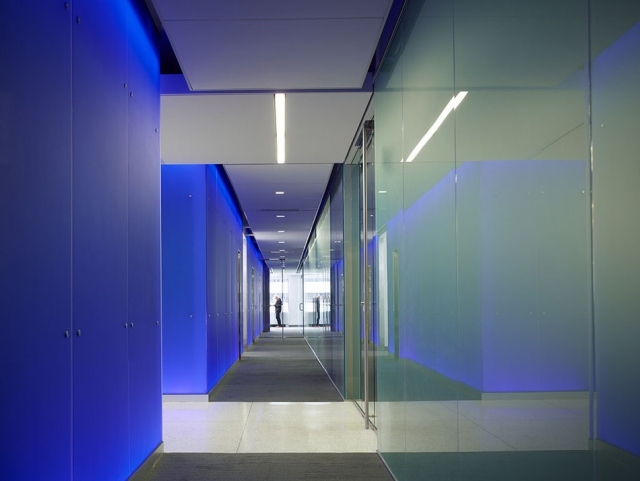Glas-en integrerad del av lägenheter-kontor-blå-skiljeväggar-färgat-glas