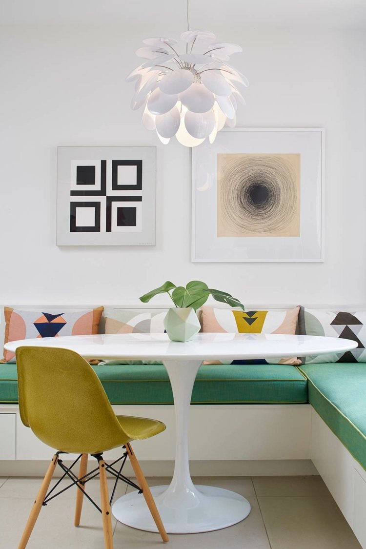 idéer-dekorera-bänk-kök-möbler-grön-accent-kyss-geometriska-mönster