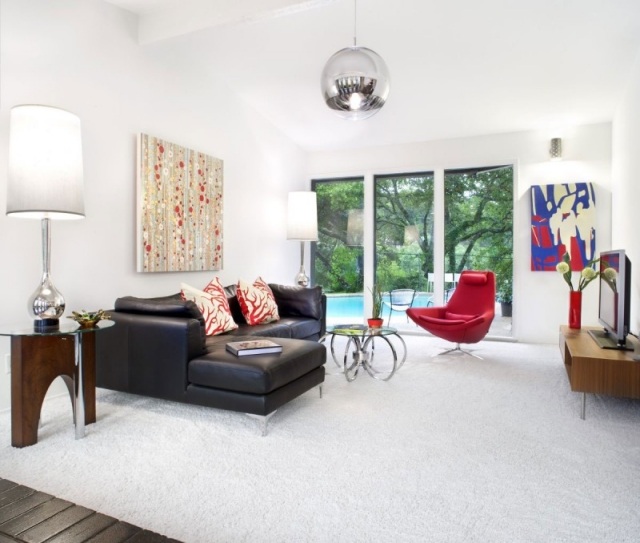 färg-design-vardagsrum-läder-soffa-svart-röd-fåtölj-vit-matta