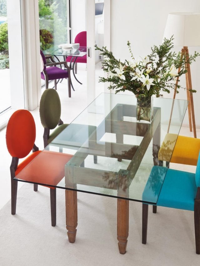 vardagsrum-glas-bord-rektangulärt-klassiskt-stol-design-färgglatt