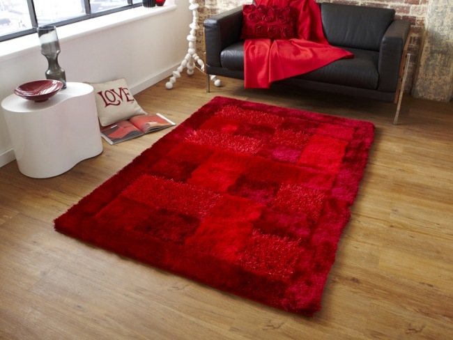 lurviga röda mattan fyrkantigt mönster subtilt vardagsrum