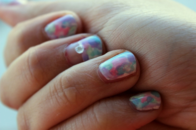 Nail design gradient pastellfärger coola motiv cirklar blommor
