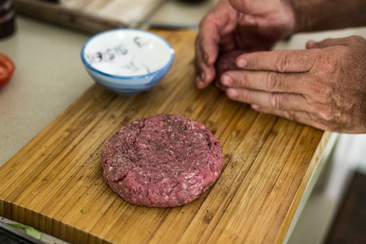 burger-recept-patty-förbered-smak-peppar-köttfärs