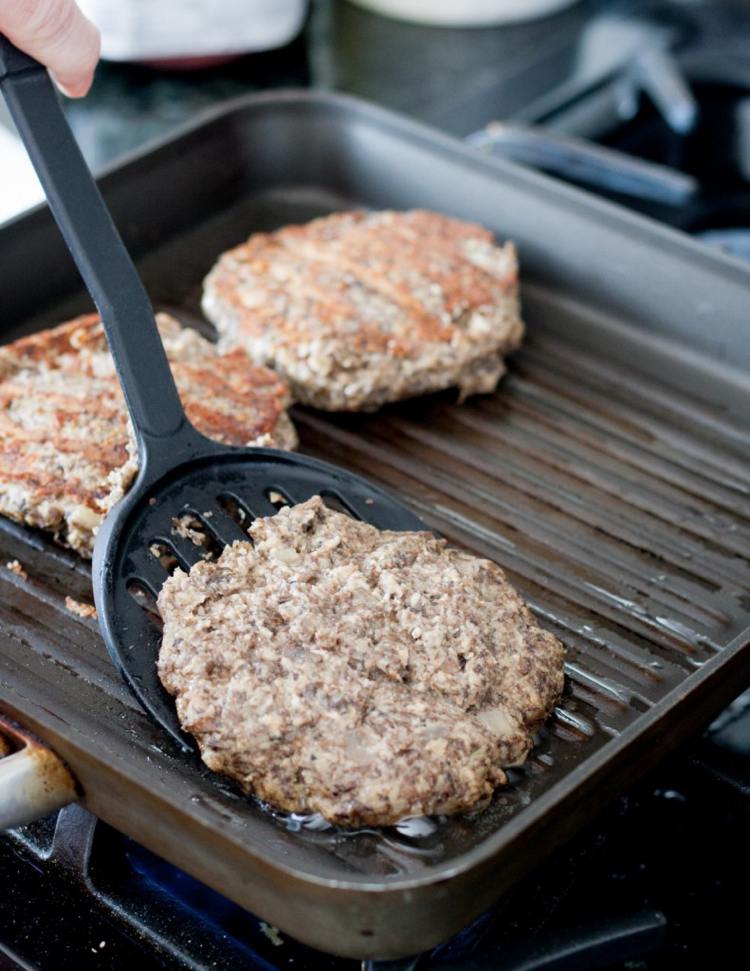 burger-recept-patty-pan-bränning-förberedande-tips